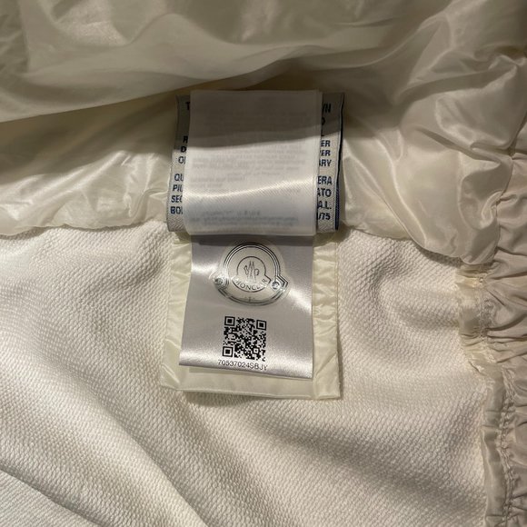 Authentic Moncler White Down Panel Vest - Picture 10 of 14